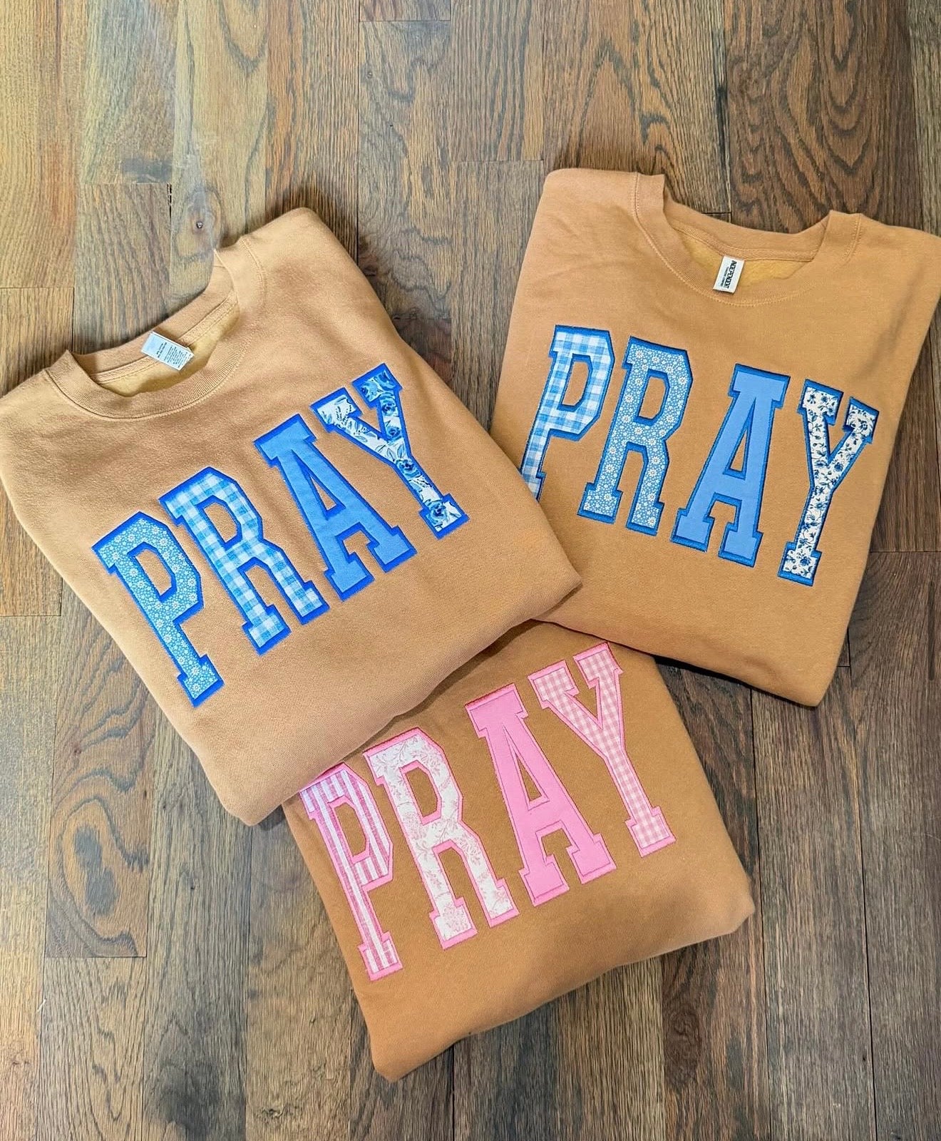 PRAY Crewneck